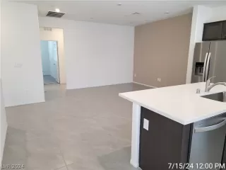 Photo #2: 2600332 Listing 