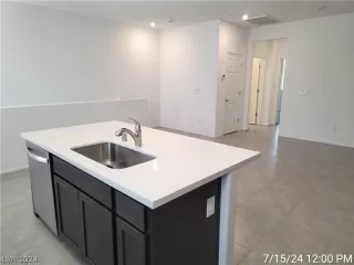 Photo #4: 2600332 Listing 