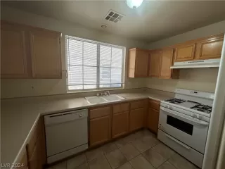 Photo #1: 2600362 Listing 