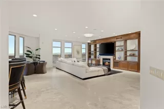 Photo #2: 2600387 Listing