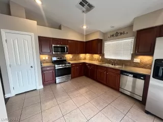 Photo #2: 2600392 Listing 