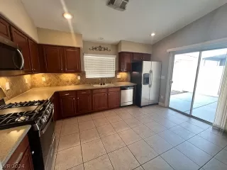 Photo #3: 2600392 Listing 