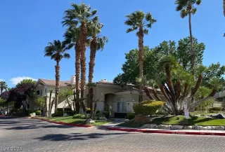 Photo #1: 2600393 Listing