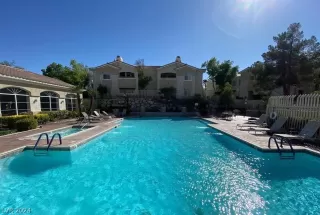 Photo #2: 2600393 Listing