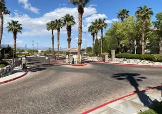 Photo #4: 2600393 Listing