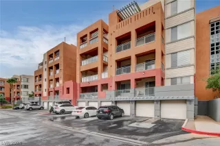 Photo #1: 2600400 Listing 