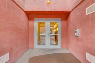 Photo #4: 2600400 Listing 