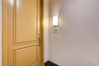 Photo #5: 2600400 Listing 