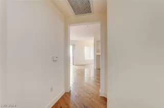 Photo #6: 2600400 Listing 