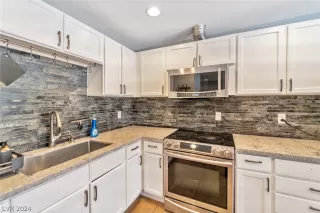 Photo #4: 2600411 Listing 