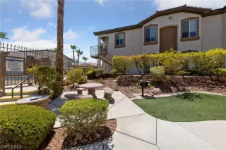 Photo #1: 2600459 Listing 