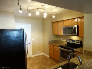 Photo #6: 2600467 Listing 