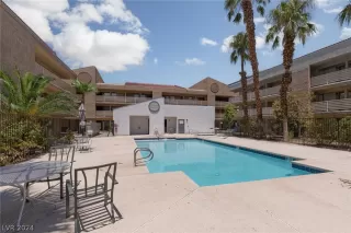 Photo #2: 2600478 Listing 