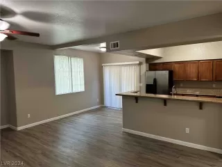 Photo #4: 2600491 Listing 