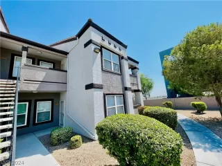 Photo #1: 2600516 Listing 