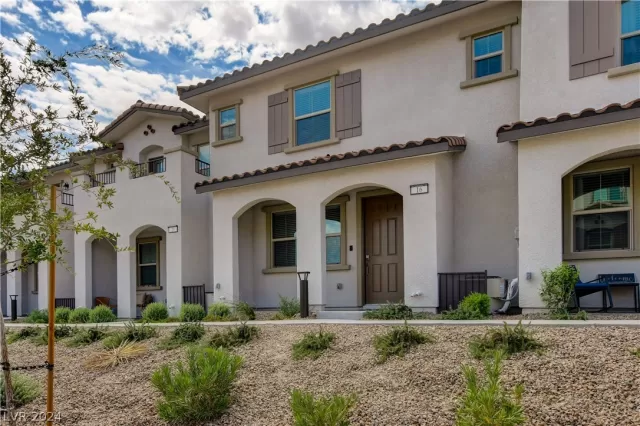 MLS: 2600517 Condo For Sale