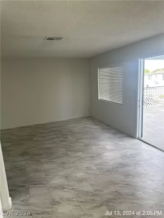 Photo #4: 2600522 Listing 