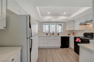 Photo #4: 2600550 Listing