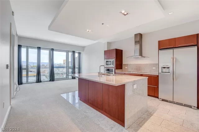 MLS: 2600567 Condo For Sale