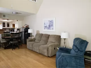 Photo #5: 2600586 Listing 