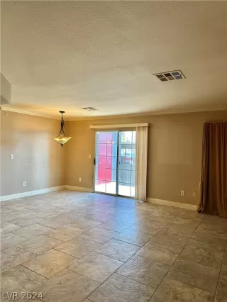 Photo #1: 2600600 Listing 