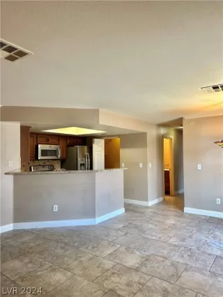 Photo #4: 2600600 Listing 