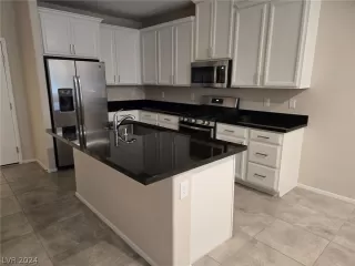 Photo #3: 2600632 Listing 