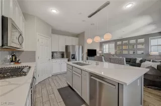 Photo #1: 2600633 Listing