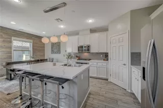 Photo #2: 2600633 Listing