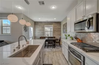 Photo #4: 2600633 Listing