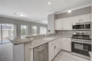 Photo #5: 2600638 Listing