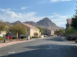 Photo #5: 2600643 Listing