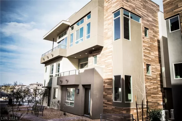 MLS: 2600685 Condo For Sale