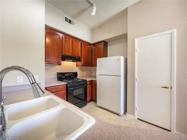 MLS: 2600722 Condo For Sale