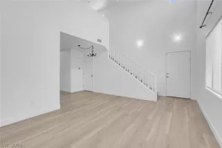 Photo #6: 2600727 Listing