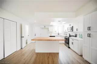 Photo #1: 2600735 Listing