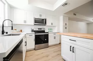 Photo #2: 2600735 Listing