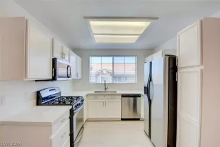 Photo #1: 2600761 Listing 