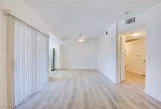 Photo #6: 2600761 Listing 