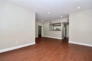 Photo #2: 2600819 Listing 