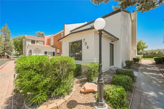 MLS: 2600825 Condo For Sale