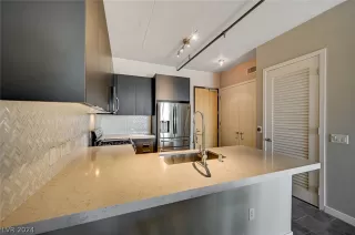 Photo #6: 2600835 Listing 