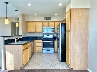 Photo #6: 2600836 Listing 