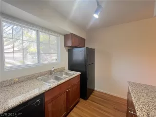 Photo #4: 2600838 Listing 