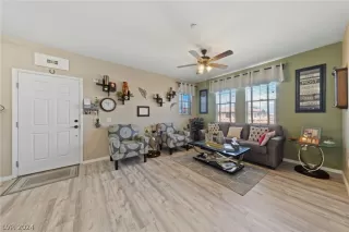 Photo #3: 2600857 Listing