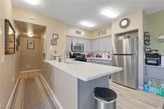 Photo #5: 2600857 Listing