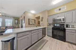 Photo #6: 2600857 Listing