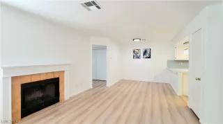 Photo #4: 2600871 Listing 