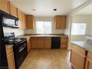 Photo #4: 2600873 Listing 