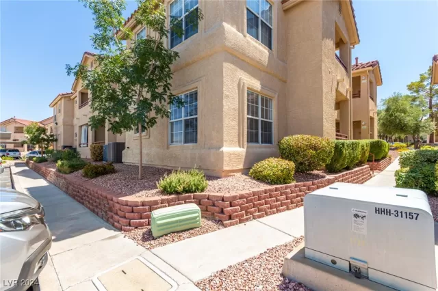 MLS: 2600875 Condo For Sale